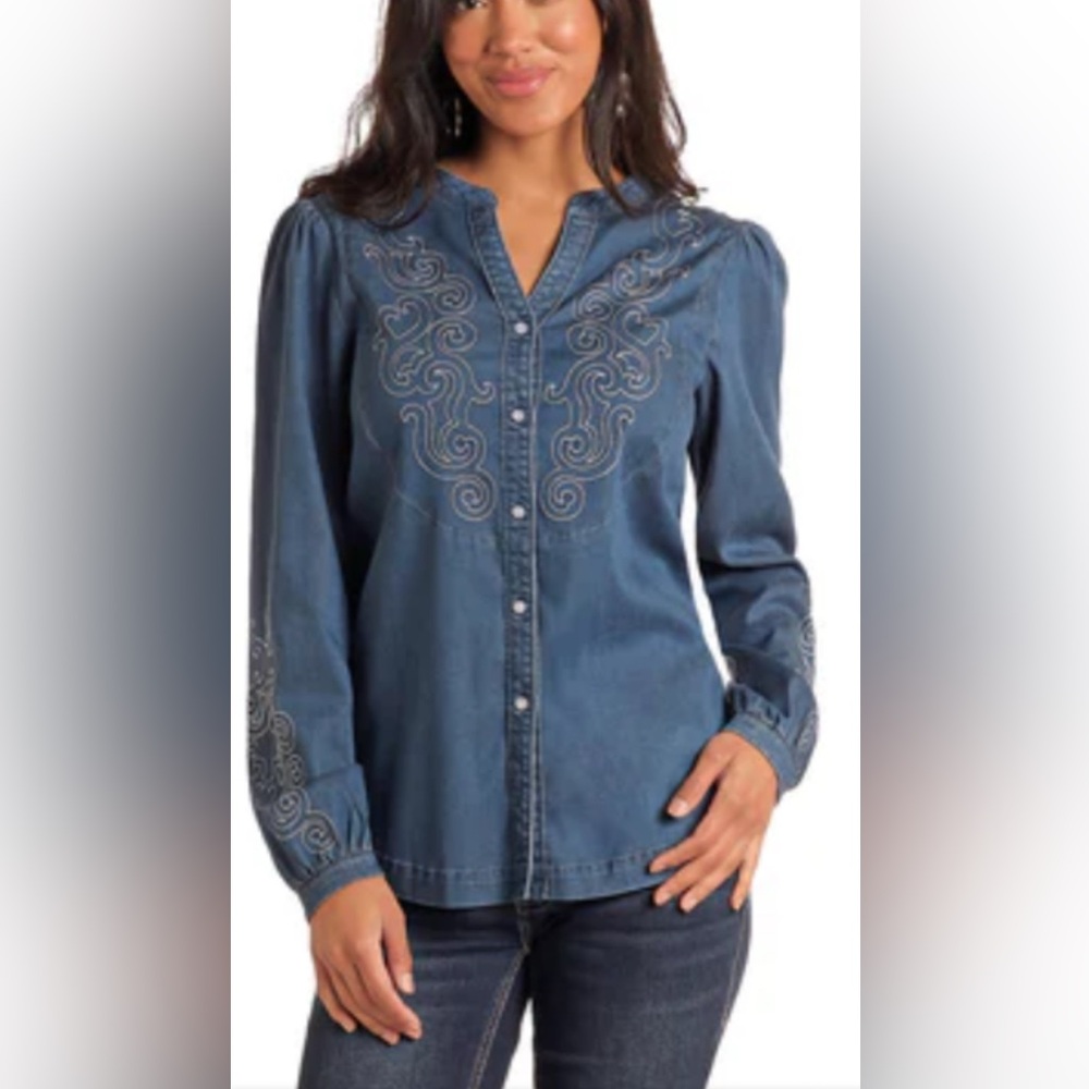 Panhandle Blue Chambray Embroidered Long Sleeve Button Down Shirt Size Small EUC